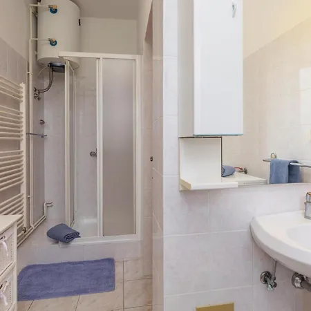 度假居 7 Bedroom In 拉宾