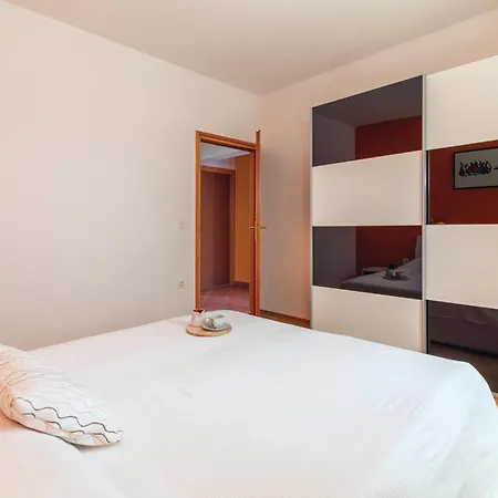 7 Bedroom In