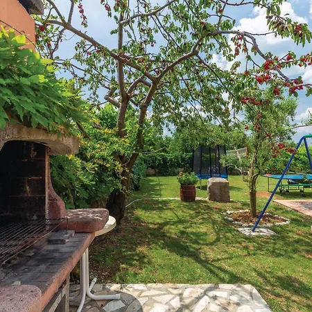 7 Bedroom Nice Home In Labin Vakantiehuis *