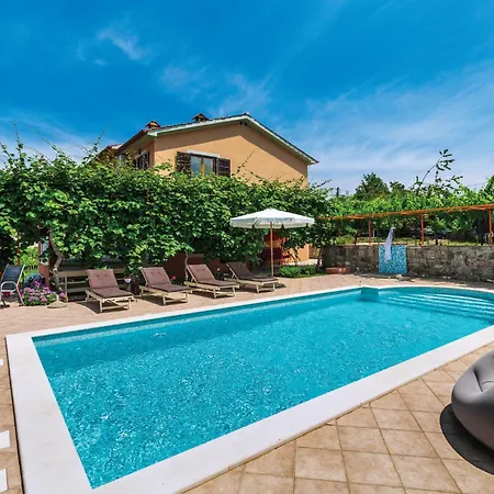 7 Bedroom In