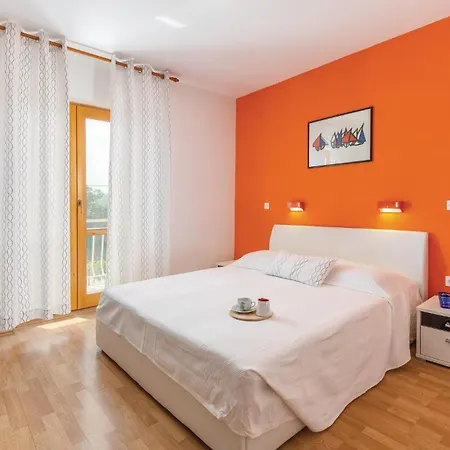 度假居 7 Bedroom In 拉宾