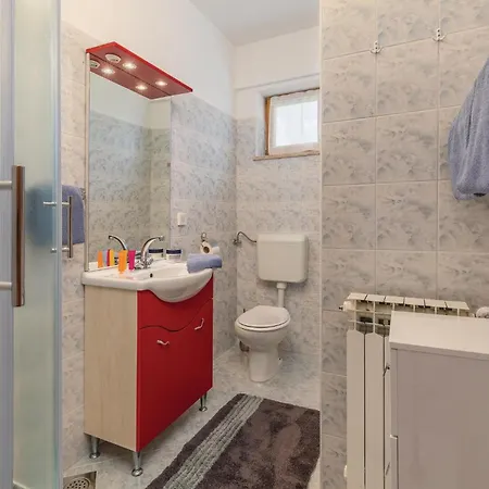 7 Bedroom In לאבין