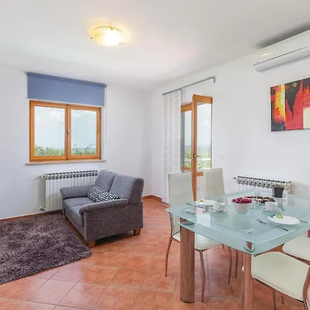 7 Bedroom In בית נופש לאבין