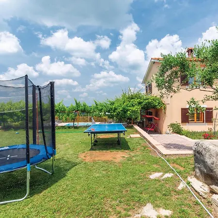 7 Bedroom In בית נופש *