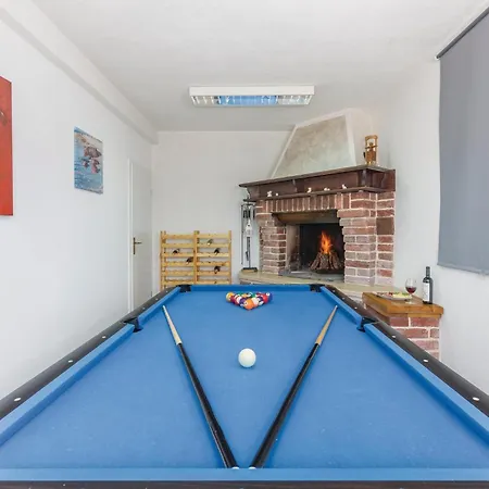 7 Bedroom In בית נופש