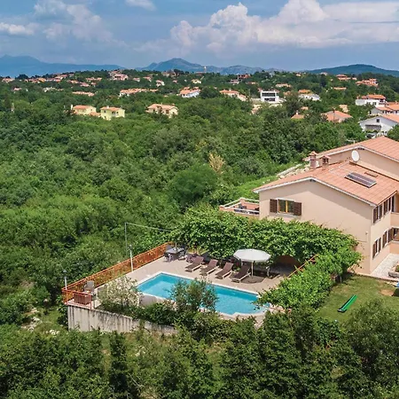 7 Bedroom In Hébergement de vacances Labin (Istria)